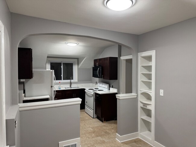 Building Photo - 2707 Commercial Ave