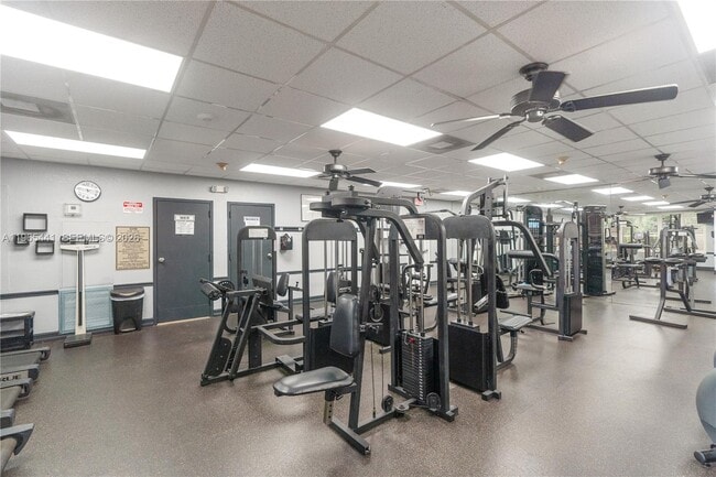 Building Photo - 11009 Mainsail Dr