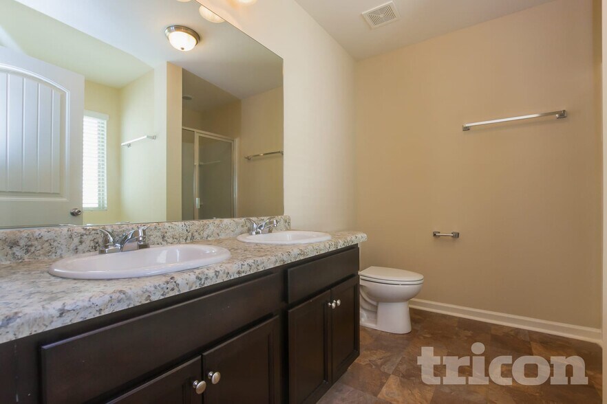 Building Photo - 457 Shady Glen