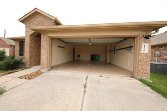Building Photo - 23210 Royal Tiger Rd