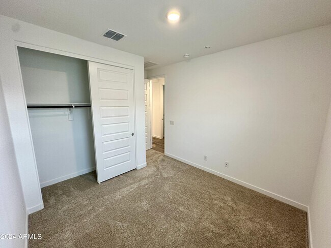 Building Photo - 4043 E Brisa Dr