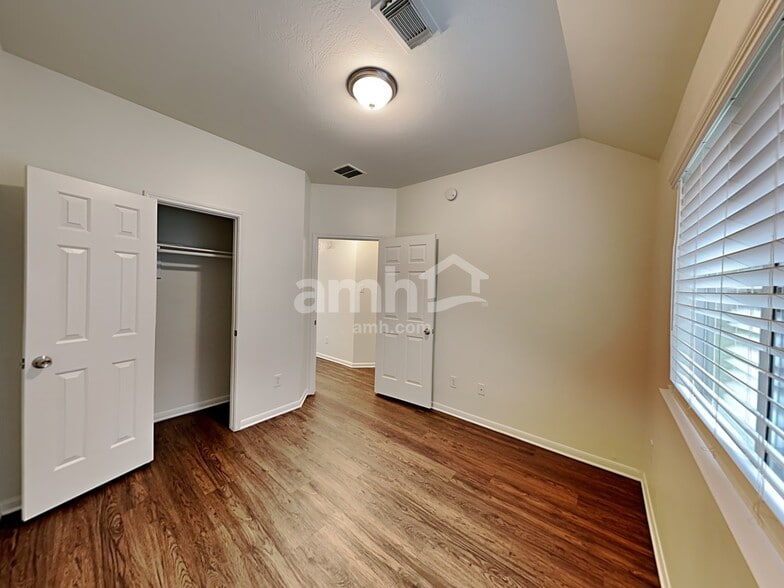 Building Photo - 15207 Henderson Point Dr