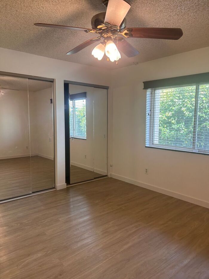 Building Photo - 1136 E Villa Rita Dr