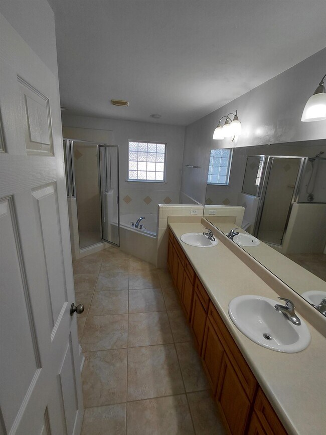 Building Photo - 2633 Fenwood Ct