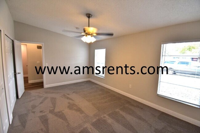 Building Photo - Spacious 3 bedroom Villa