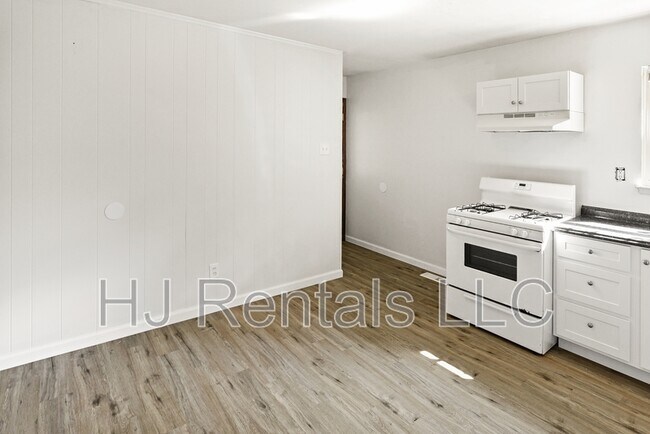 Building Photo - 1738 Bradshaw Dr