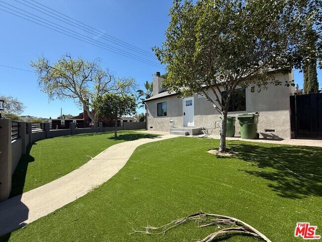 Building Photo - 6403 Gentry Ave