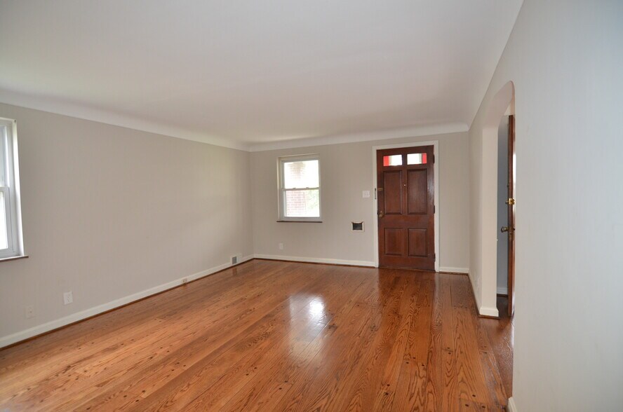 Building Photo - 7233 Brookcrest Dr