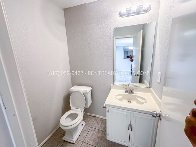 Building Photo - 2410 Richfield Dr