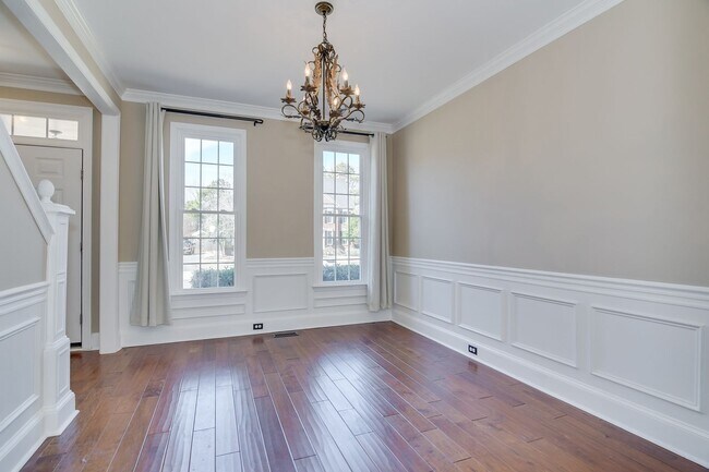 Building Photo - Large 3 Story Home in Evans!