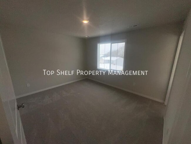 Building Photo - 193 NE 56th St