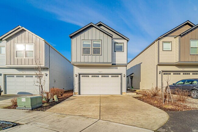Building Photo - 4316 NE 34th Cir