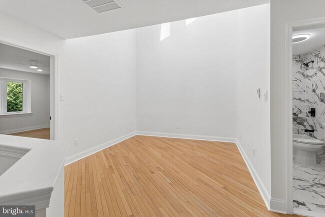 Building Photo - 911 Chanticleer