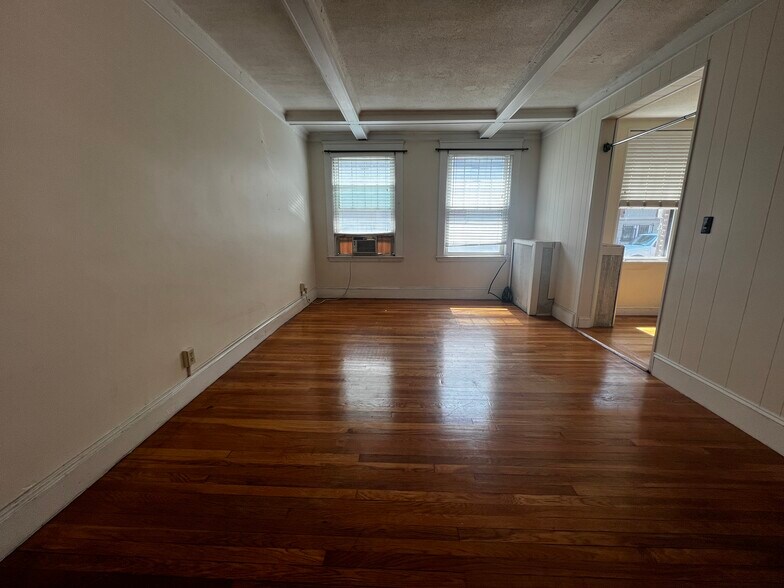 Primary Photo - 124 Sutherland Rd
