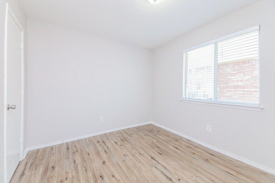 Building Photo - 1537 Warrington Way