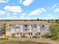 Building Photo - Townhouse - Beautiful 4bdrm, 3 bath - Rocklin