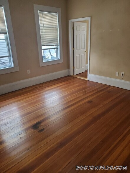 Building Photo - 3147-3149-3149 Washington St