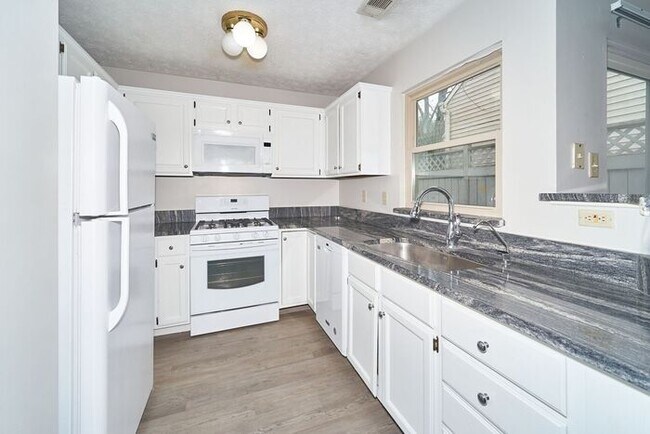 Building Photo - Updated Ranch with Deck in Pike Twp