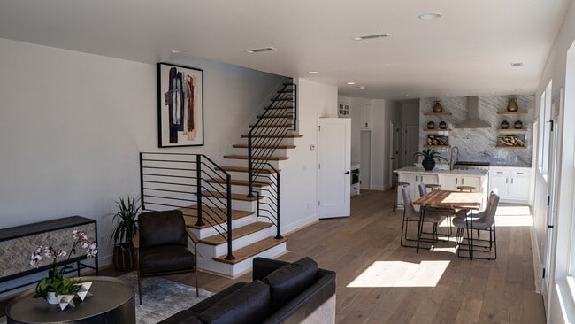 Building Photo - Holly Luxury Living