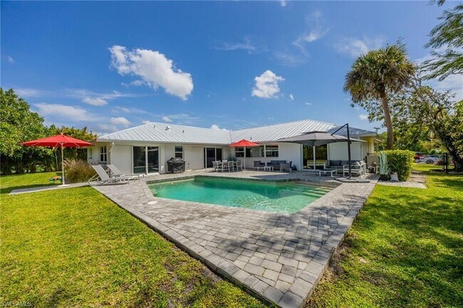 Building Photo - 409 Cypress Way E