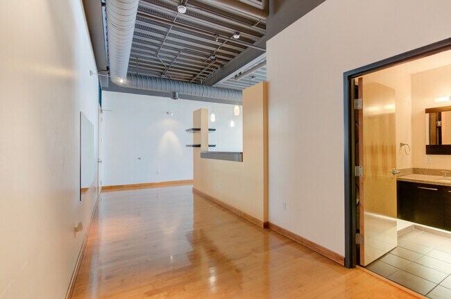 Building Photo - Luxury Gold Lofts! Bright Open Floor Plan with City Views-Secure Parking