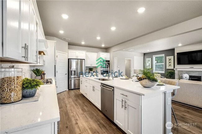 Building Photo - A fabulous 5 bedroom and 3.5 bathroom house