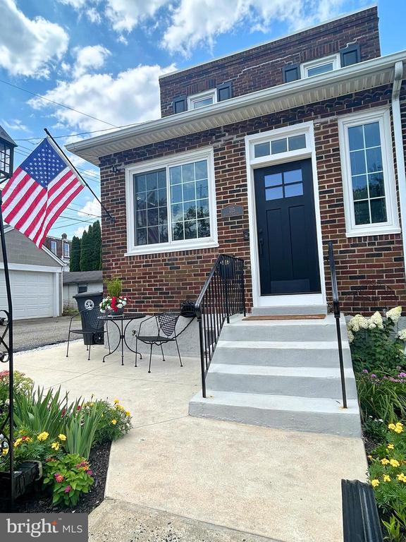 Building Photo - 215 W 9th Ave