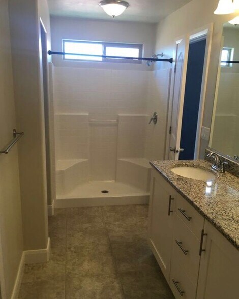 Building Photo - 2501 Bella Vista Drive