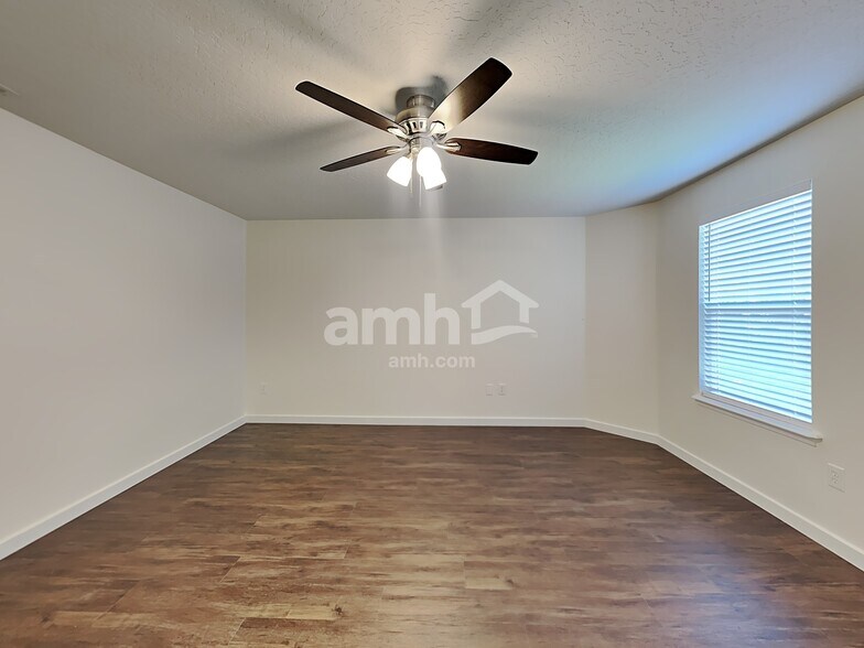 Building Photo - 4581 N Park Crossing Ave