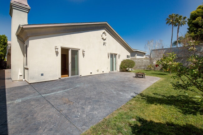 Building Photo - 2104 Perry Ave