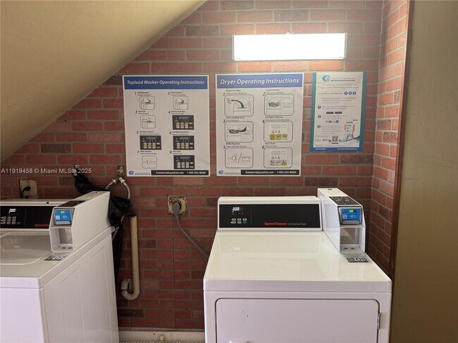 Building Photo - 1851 NE 168th St