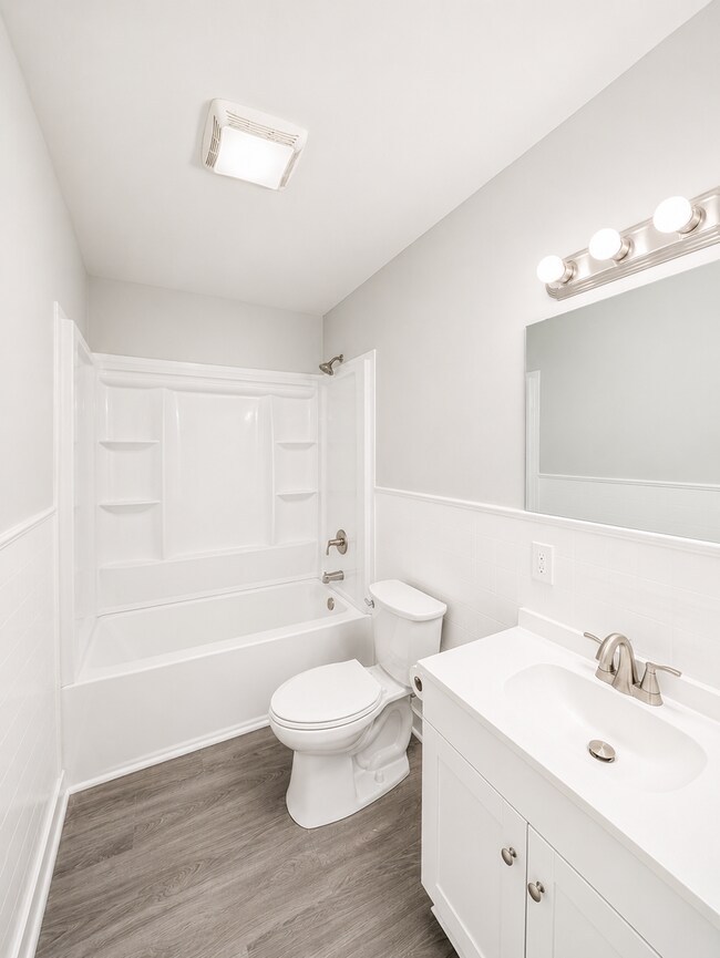 Building Photo - Renovated Candler Rental!