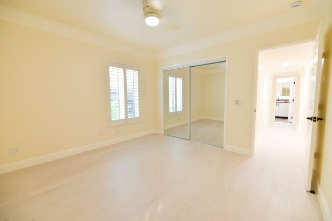Building Photo - 412 Avenida Santa Barbara
