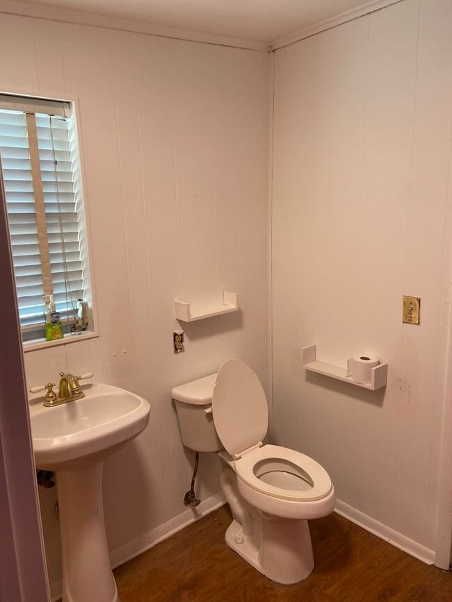 Building Photo - North Hyde Park Three Bedroom Bungalow in Plant High School District