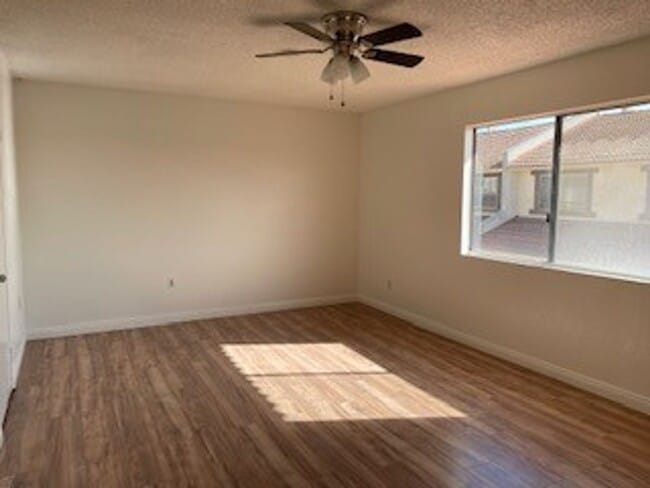 Building Photo - >>>>> TWO BEDROOM 1.5 BATHS TOWN-HOME STYL...