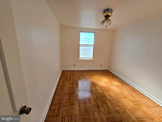 Building Photo - 700 Landis St