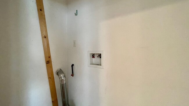 Building Photo - Studio Rental Located Halfway Between Downtown SLO and Cal Poly Campus