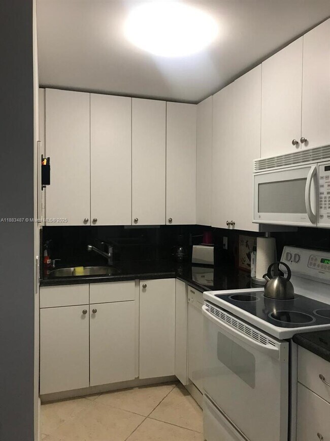 Building Photo - 401 Ocean Dr