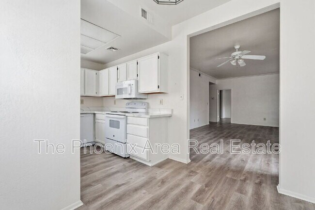 Building Photo - 930 N Mesa Dr