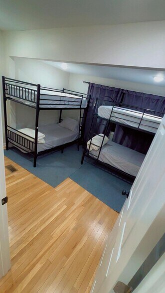 Building Photo - 8 S Farview Ave