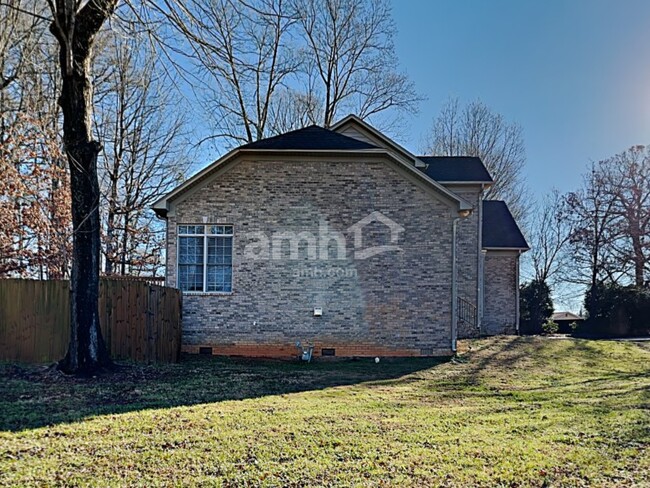 Building Photo - 1101 Timberlane Dr