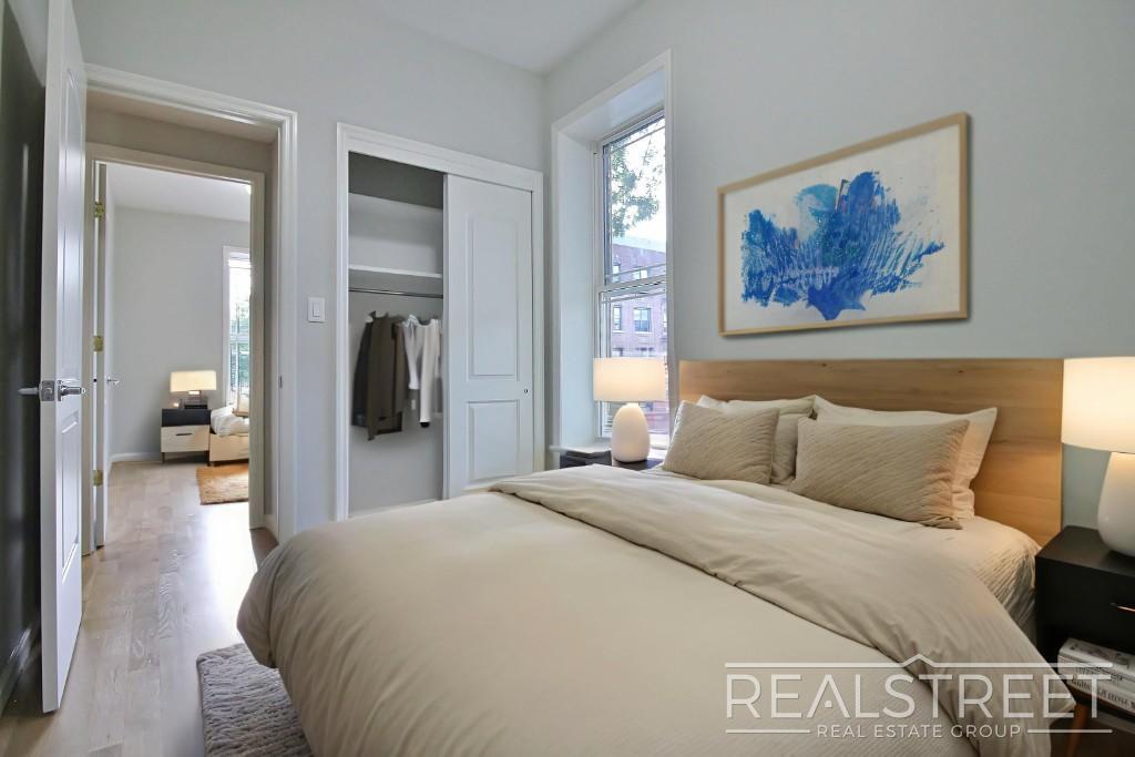 Building Photo - Renovated 3 BR 2 BA in Crown Heights