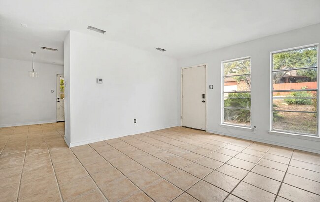 Building Photo - spacious 4-bedroom, 2-bath home