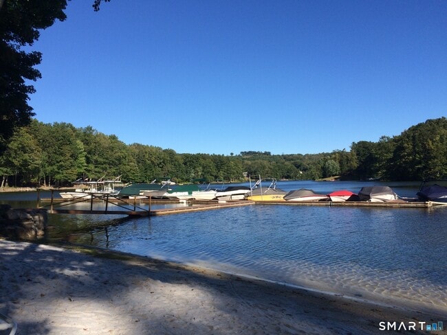 Building Photo - 6 Cove Rd