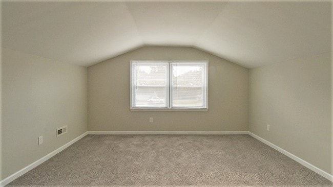 Building Photo - Spacious 3-bed 2-bath home in Williamstown!