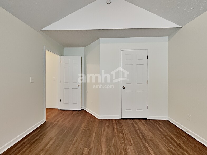 Building Photo - 2123 Yarbrough Way