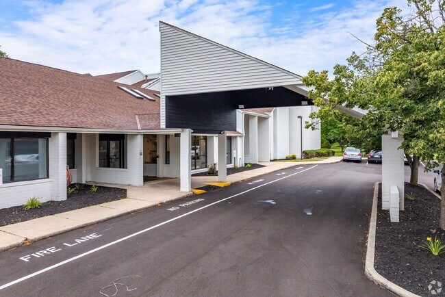 Building Photo - Studio Premium