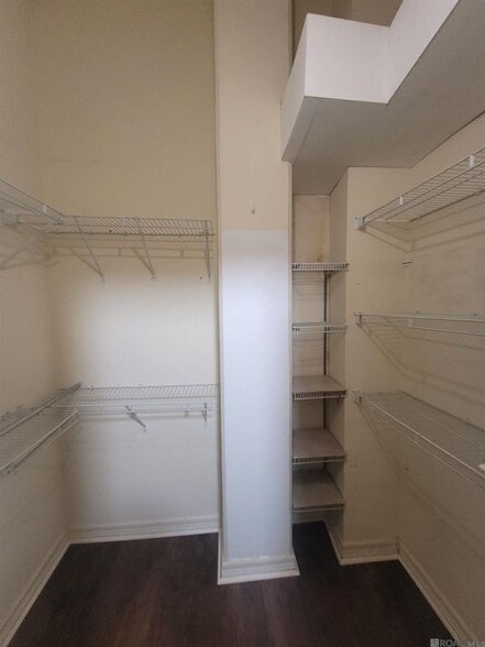 Building Photo - 11550 Southfork Ave