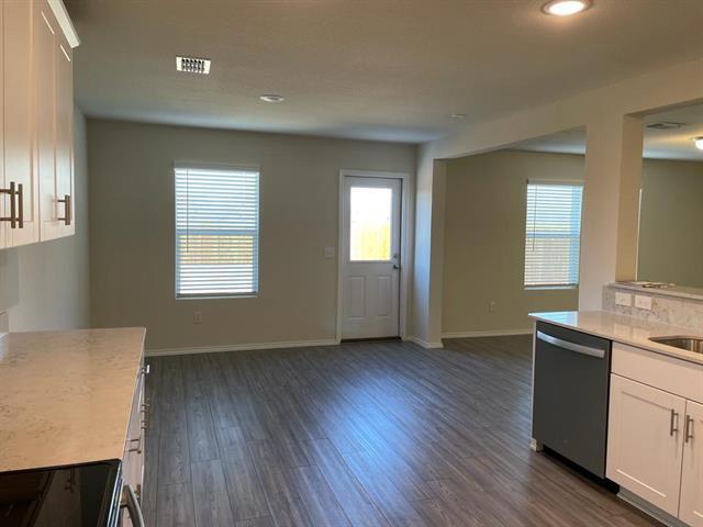 Building Photo - 366 Lake Erie Dr