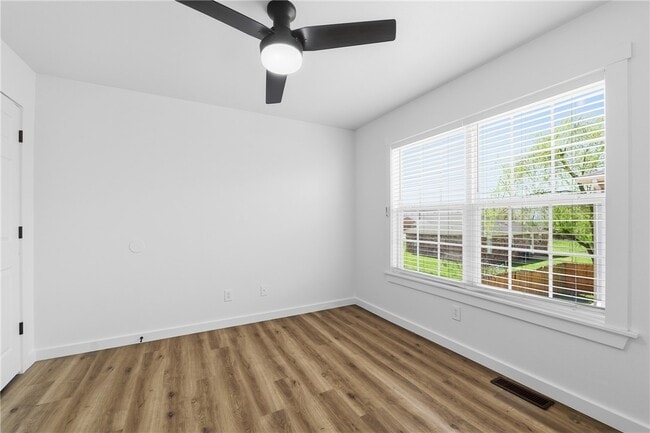 Building Photo - 2400 SE Jayel Terrace